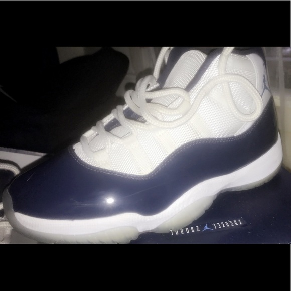 Win like 82s size 9.5 recently bought authentic - Picture 2 of 7